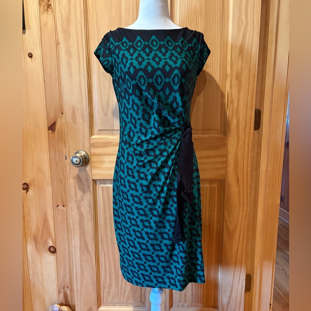 Just Taylor Green/Navy Geometric Print Sheath Dress women’s size 6